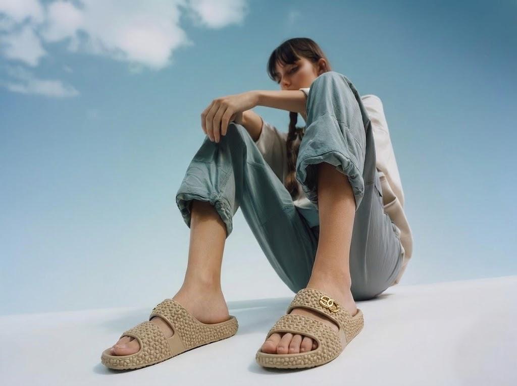 Metro Elsa 339 - Textured Comfort Slides